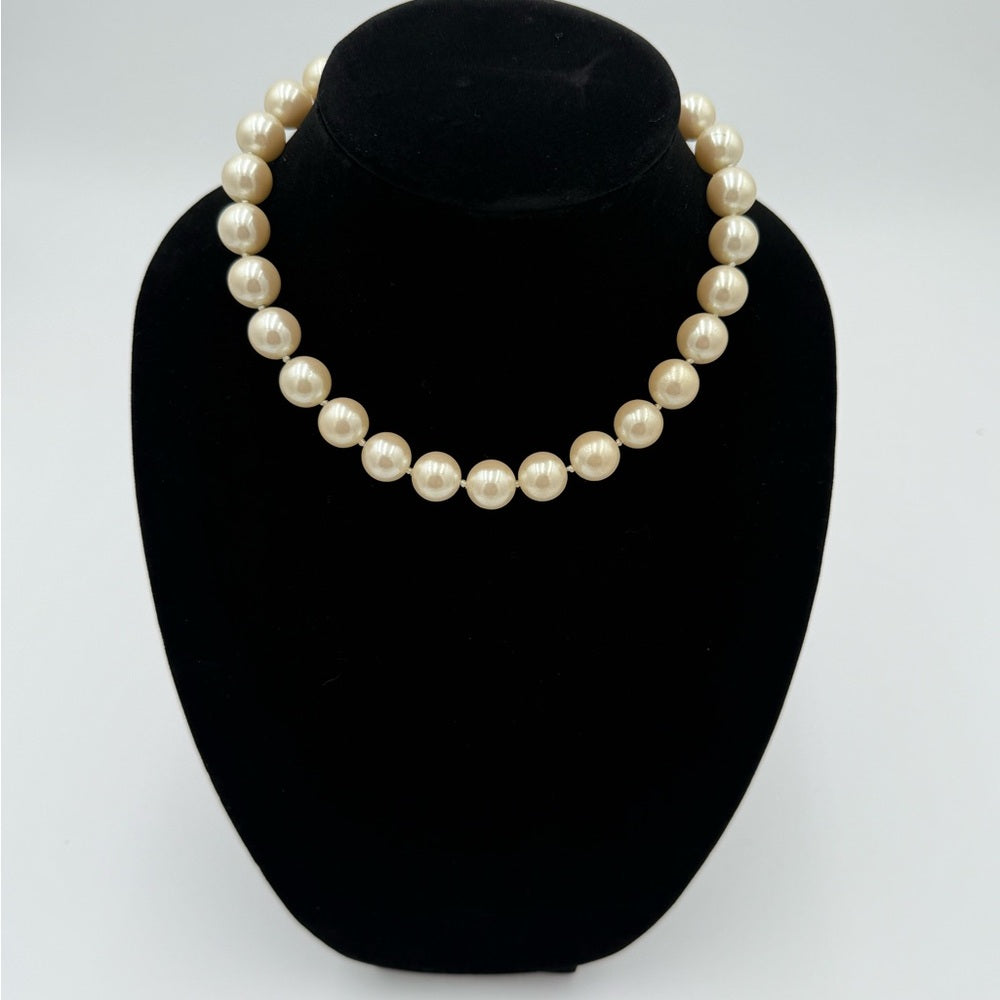 Elegant Cream Faux Pearl Necklace