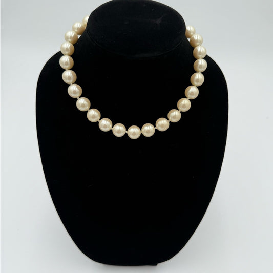 Elegant Cream Faux Pearl Necklace
