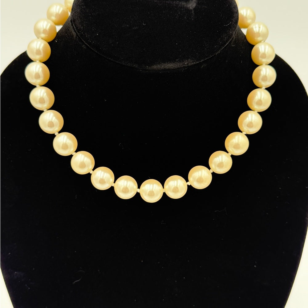 Elegant Cream Faux Pearl Necklace
