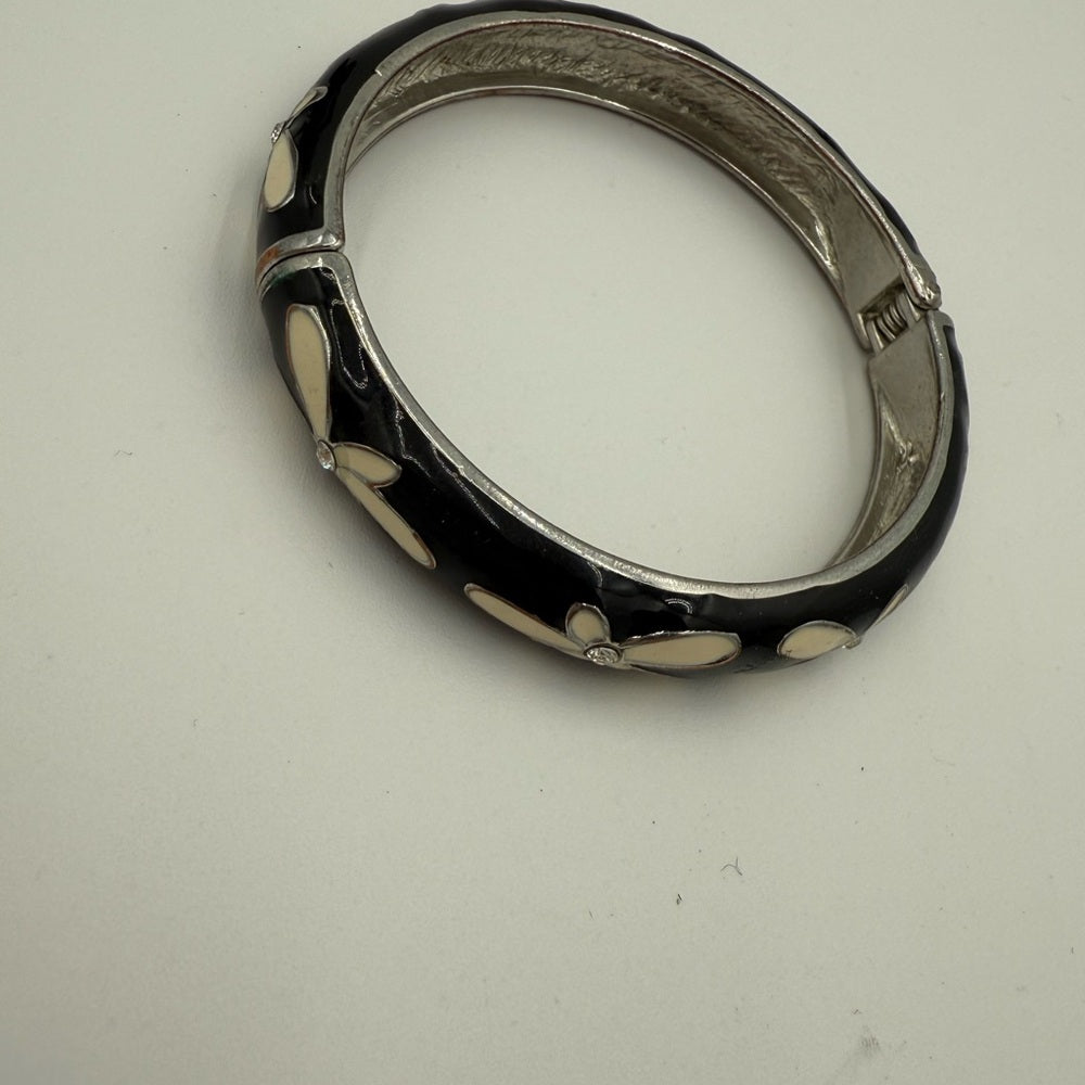 Vintage Floral Black and White Enamel Bangle Bracelet With Spring Closure