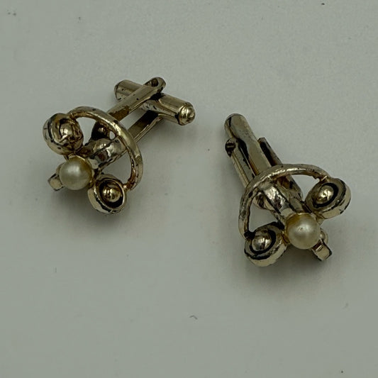 Elegant Vintage Gold-Tone and Pearl Men’s Cuff Links