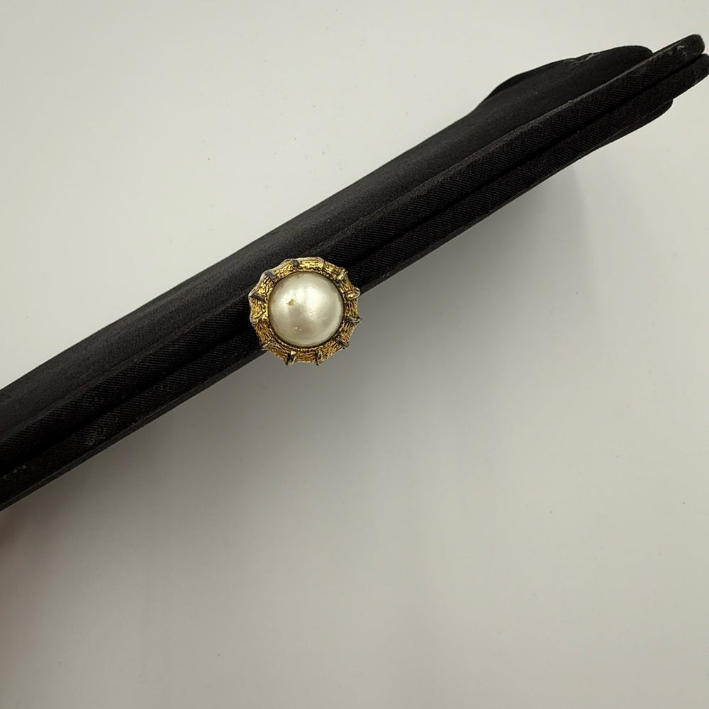 Vintage Elegant Black Clutch with Gold and Pearl-Style Clasp
