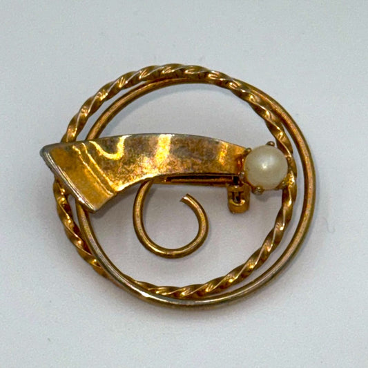 Vintage Elegant Gold-Tone Brooch With Faux Pearl Accent