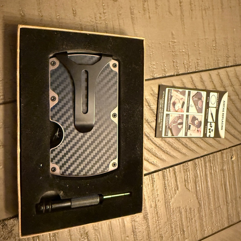 KEMISANT new in the box metal wallet