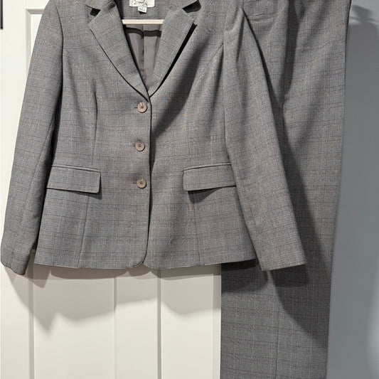 Vintage 2-Piece Ladies Pantsuit by Emily Size 10