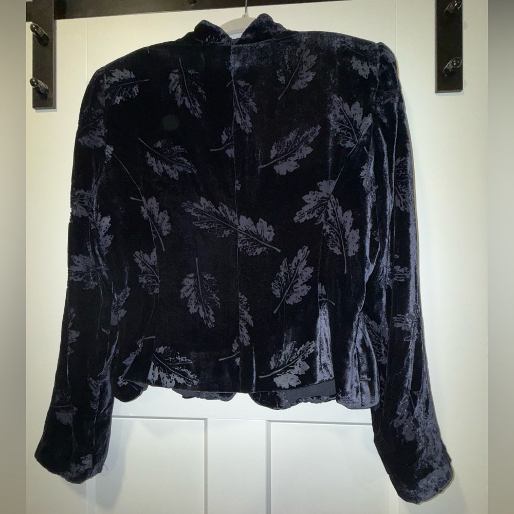 Elegant Navy Blue Velvet Jacket With Floral Pattern by Dana Buchman Ladies Sz 12