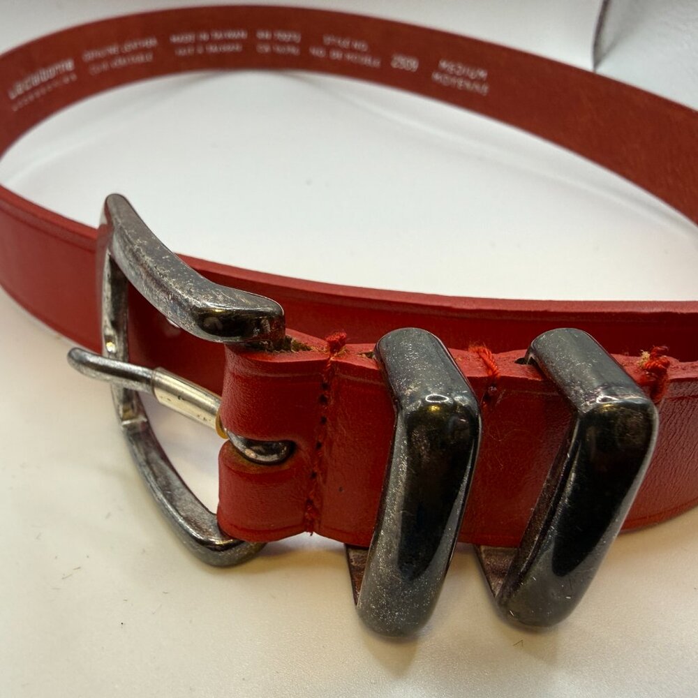 Vintage Women’s Liz Clairborne Genuine Leather Style #2509 M belt w/ metal buckl