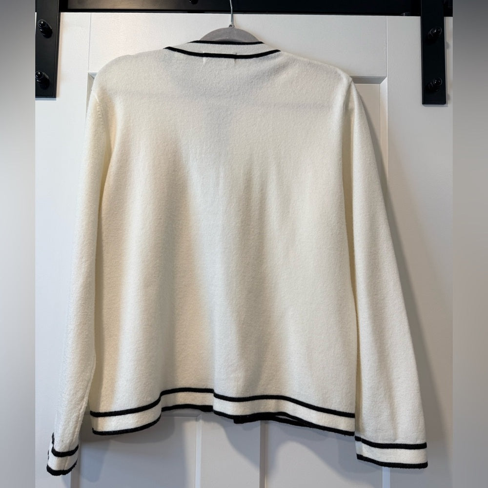 Amanda Smith Ivory Sweater With Black Accents Ladies Size XL
