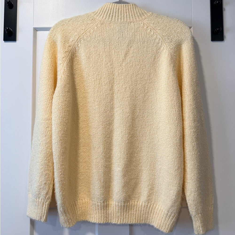 Vintage Karen Scott Soft Yellow Cable Knit Sweater w/ Pearl Accents Size Large