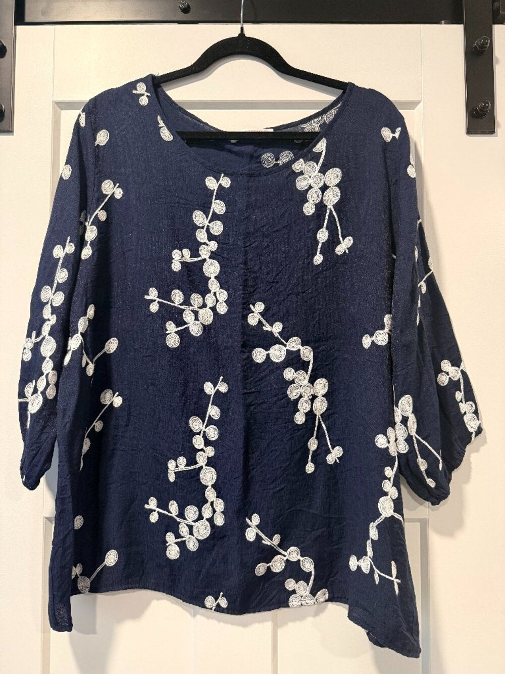 Parami Design Navy Blue Floral Embroidered Ladies Flowy Blouse Size 2X