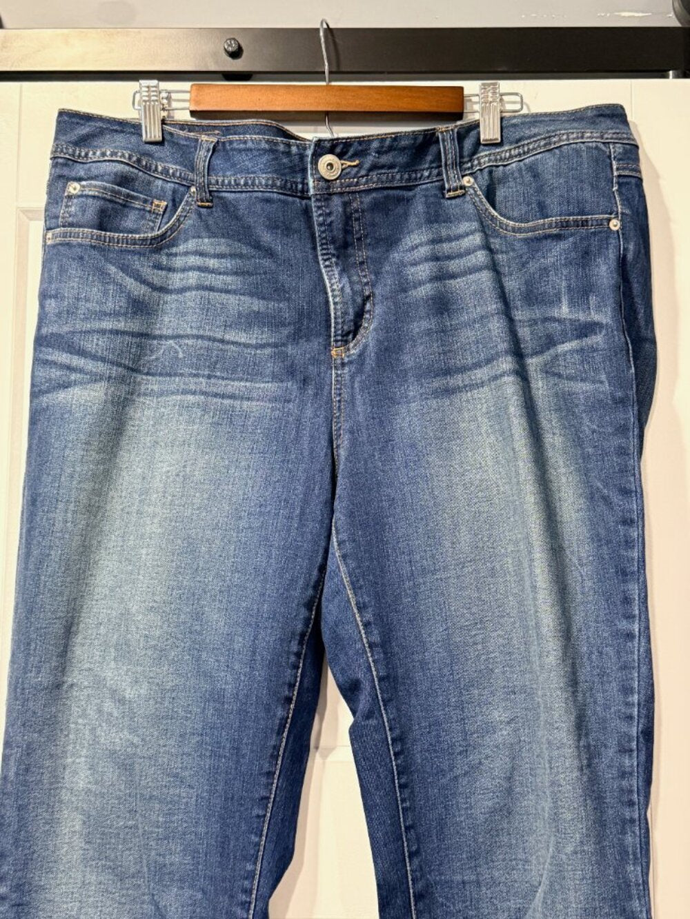 INC International Concepts Straight Leg Slim Tech Fit Blue Jeans