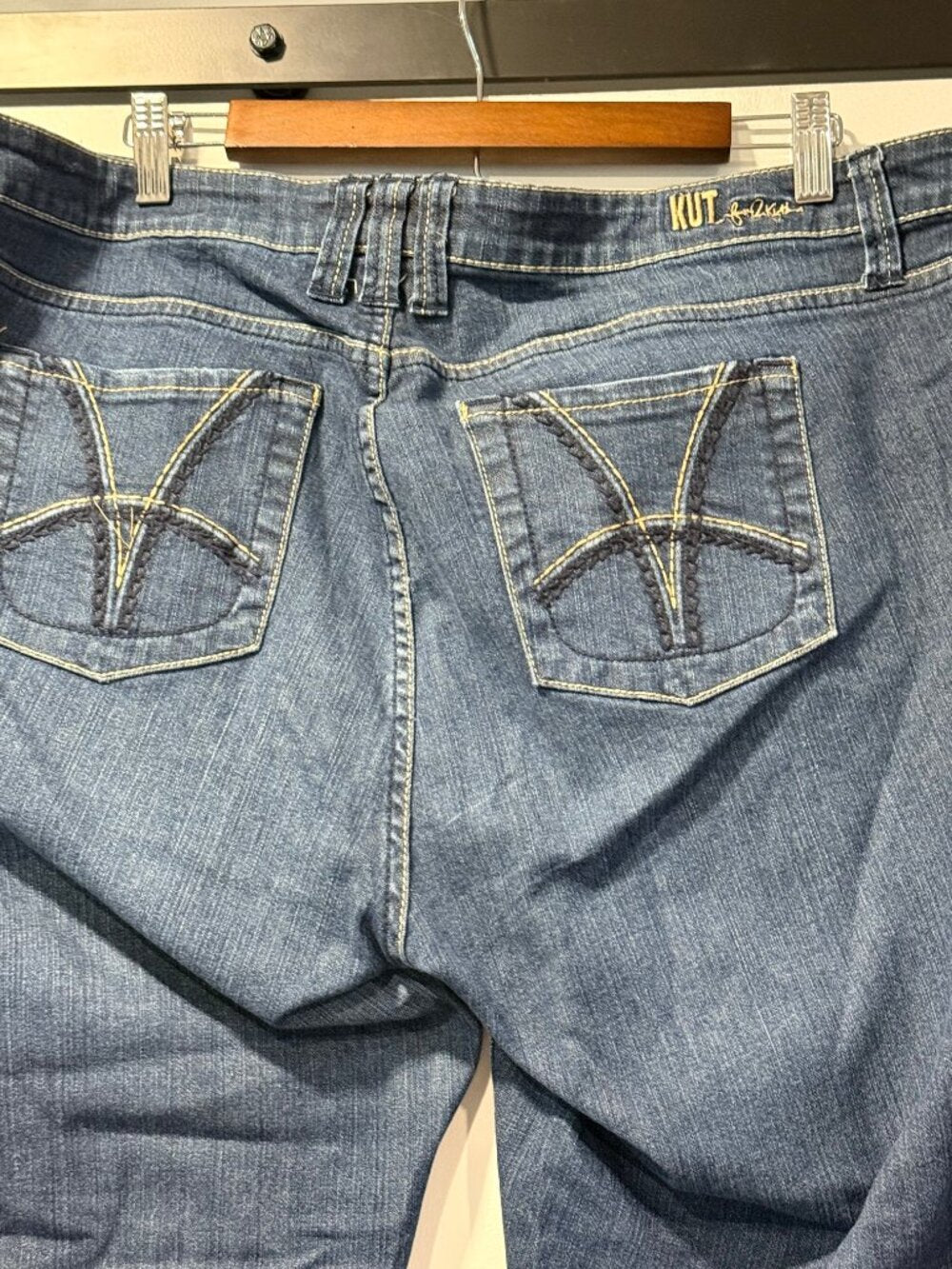 KUT from the Kloth Blue Denim Stretch Capris
