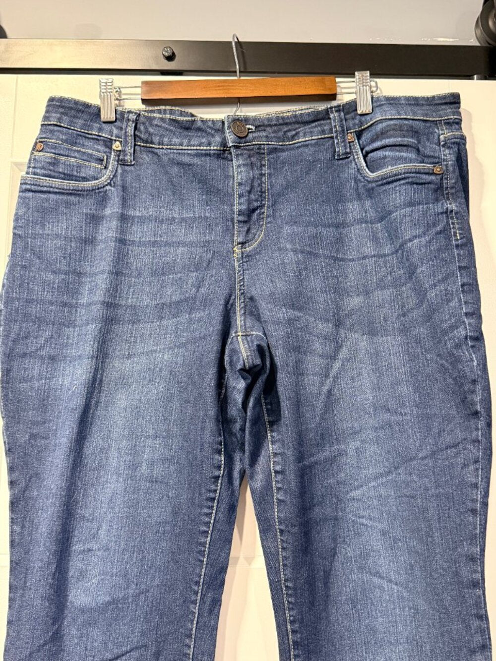KUT from the Kloth Blue Denim Stretch Capris