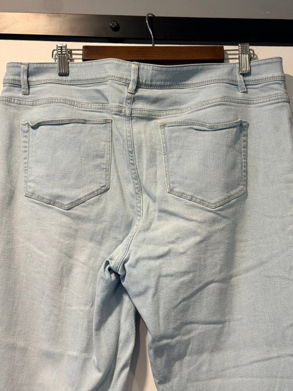J. Jill Authentic Fit Light Blue Stretch Denim Capris