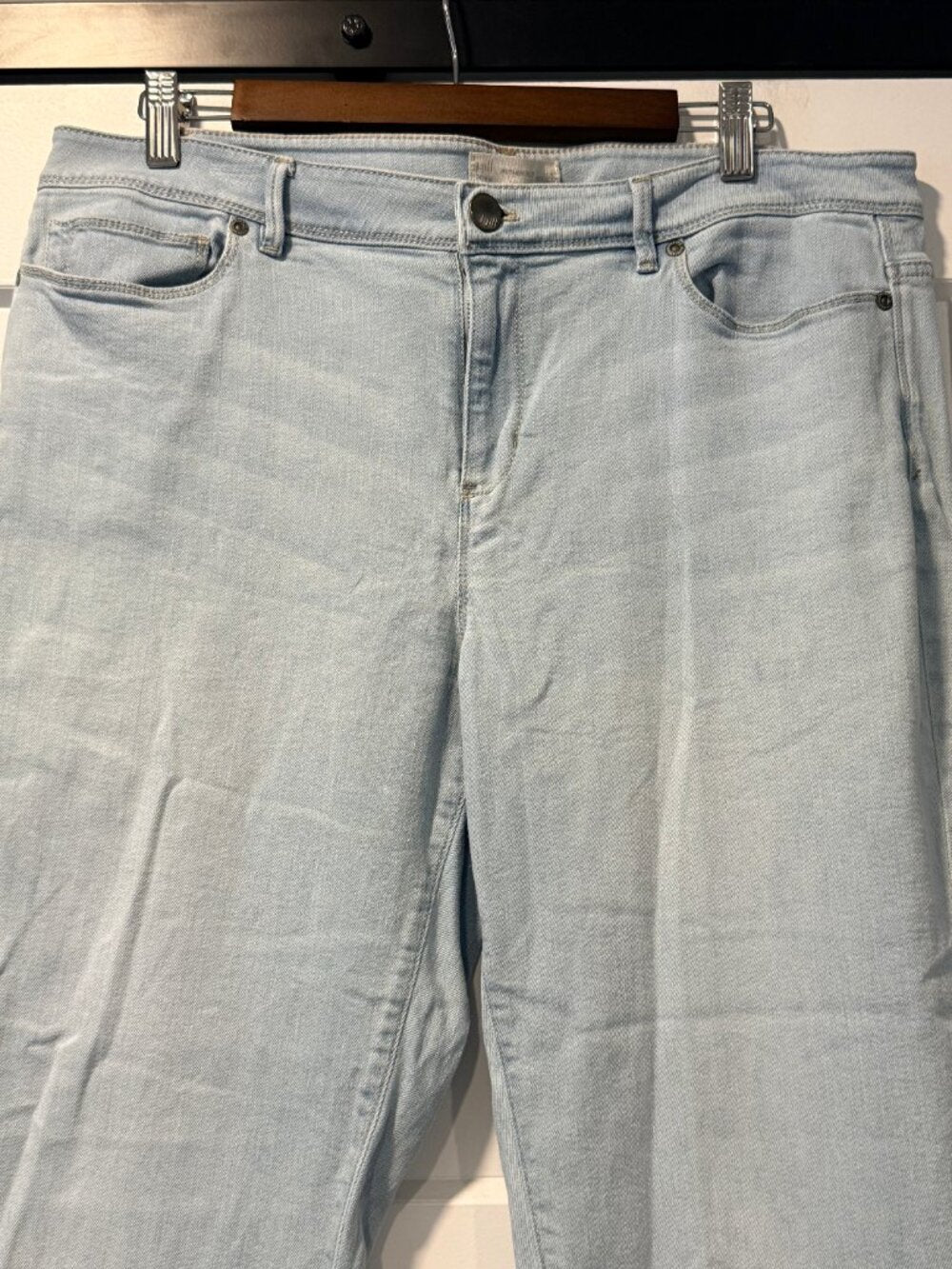 J. Jill Authentic Fit Light Blue Stretch Denim Capris
